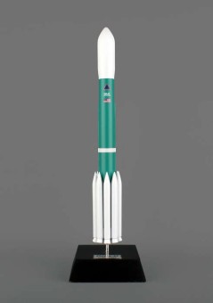 Delta II Rocket Scale 1:100 E60100