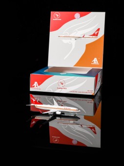 Qantas Airlines Boeing 737-800 Retro 1970's color Reg: VH-XZP HA7380012 Aero Polaris 1:400