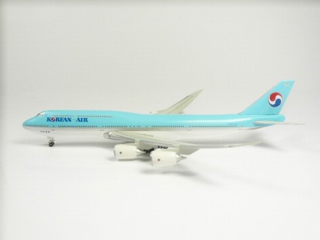Korean 747-8 With Gear & Stand Flexed Wings