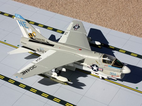 US NAVY A-7 Corsair II "Stingers" 304NE 1:72 GJUSN9001