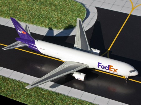 FedEX Federal Express Boeing 767-300F N101FE GJFDX1348  Scale 1:400 