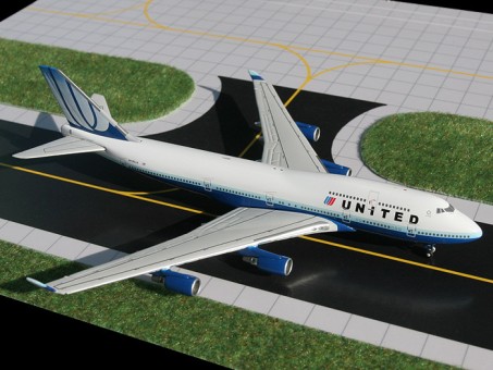 United Airlines  B747-400