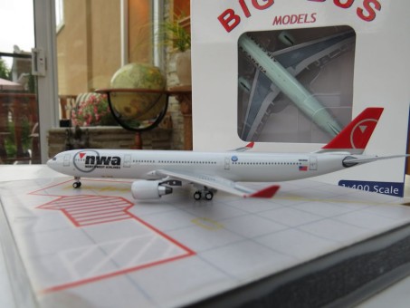 Northwest Airlines Airbus Industries A330-300 Reg# N808NW Scale 1:400