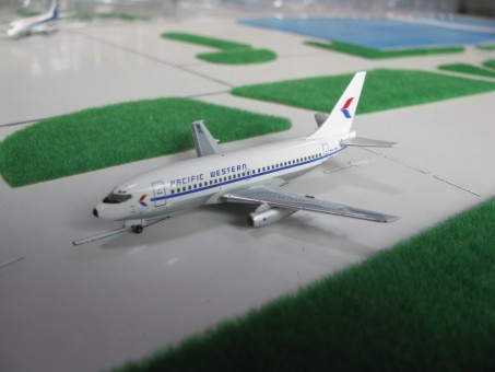 Pacific Western B737-200 CF-PWD  Scale 1:400 