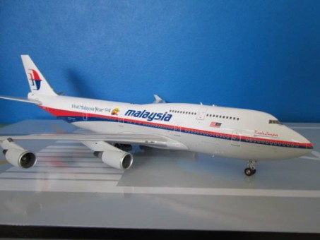 Malaysia Airlines Boeing 747-4H6 94 Logo Reg# 9M-MHL w/ Stand JFOX JF-747-4-021 Scale 1:200