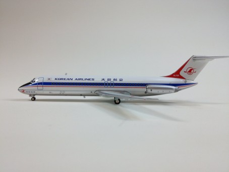 Korean Air DC-9-30 (Old Livery)  Scale 1:200 