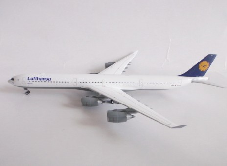 Lufthansa A340-600 D-AIHF "1990's Colors"
