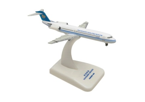 Mandarin Airlines Fokker F-100 With Stand 華信航空 Hogan HG9611 scale 1:500