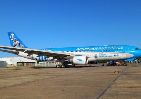 Aerolineas Argentinas Airbus A330-200 LV-FVH Futbol Phoenix 04492 Die-Cast Scale 1:400