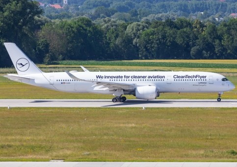 Lufthansa Airbus A350-900 D-AIVD Clean Tech Flyer Phoenix 04487 Scale 1:400