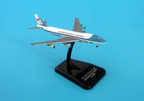 Air Force One 747 VC-25 Die-Cast Gears & Stand HG8683G 1:1000