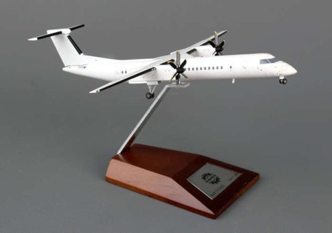 Blank Bombardier Dash-8 Q400 With Stand JC2WHT121 1:200