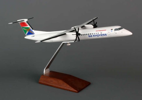 Skymarks South African Q400 1/100 W/Wood Stand SKR5035 1:100
