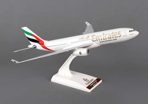 Emirates Airbus A330-200 by Skymarks SKR825 Scale 1:200 
