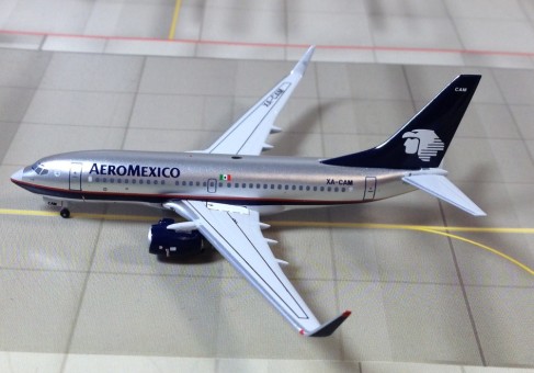 Special Release! Aeromexico Boeing B737-700 Reg# XA-CAM AeroClassics 1:400