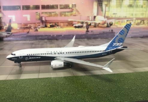 House Boeing 737-8 Max Reg# N8704Q Stand InFlight IF737MAX002 Scale 1:200