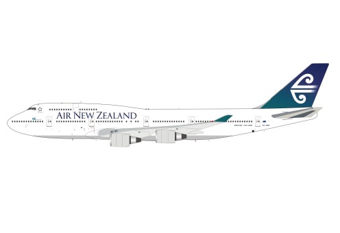 Air New Zealand Boeing 747-419 ZK-NBV and collectors coin with stand InFlight IF744ZK1121 scale 1:200 