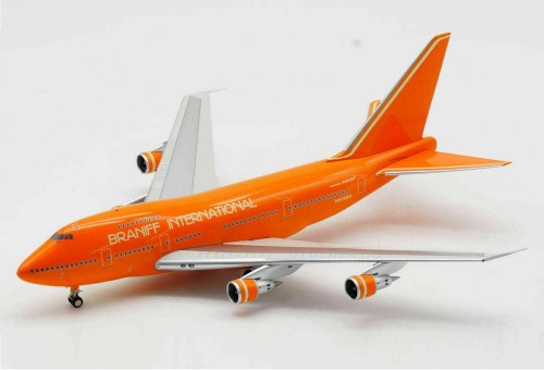 Braniff International Airways Boeing 747SP-27 N606BN with stand and keyring InFlight IF74SPBN1221 scale 1:200 