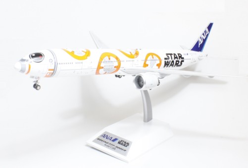 ANA All Nippon Airways Boeing 777-300ER JA789A SW "Bee Bee Eight"  with stand Aviation200 WB2010 scale 1:200