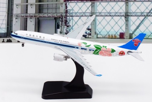 China Southern Airbus A330-300 荔枝号 B-8870 中国南方航空 with stand Aviation400 AV4094 scale 1:400