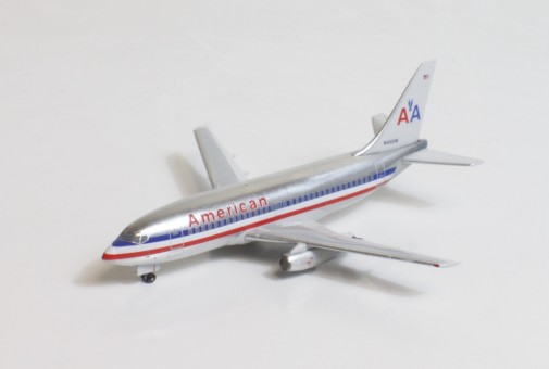 American Airlines Boeing 737-200 N450IW polished livery BlueBox BBX41627 scale 1:400