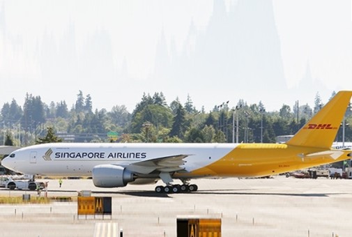 Flaps Down Singapore DHL Airlines Boeing 777F 9V-DHA JC Wings SA4SIA011A Scale 1:400
