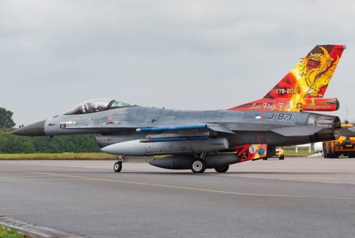 Royal Netherlands Air Force F-16C Fighting Falcon 322Sq Last F-16 Flight at Leeuwarden AB – J-871 Herpa Wings 571678 Scale 1:200