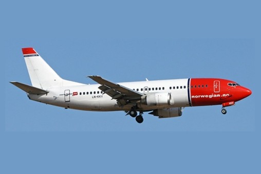Norwegian Boeing 737-300 LN-KKV with stand JC Wings JC2NAX0172 scale 1:200