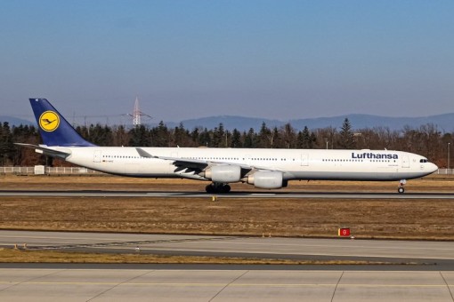 Lufthansa Airbus A340-600 Reg: D-AIHZ 04653 Phoenix Models 1:400