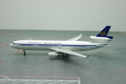 Mandarin Airlines Reg# B-152 Phoenix  scale model 