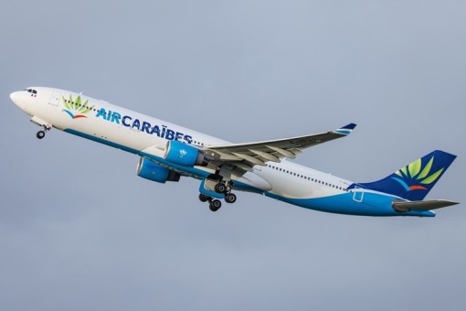 Air Caraibes Airbus A330-300 Reg: F-HPUJ PH412047 Phoenix Models 1:400