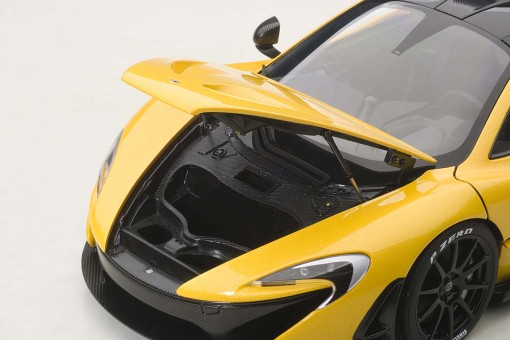 McLaren P1 Volcano Yellow / Composite AUTOart 76021 Scale 1:18