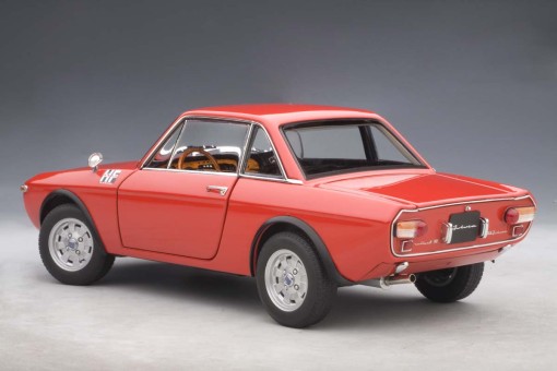 La lancia fulvia 1.6HF fANALONE Autoart, une rareté qui mérite un petit