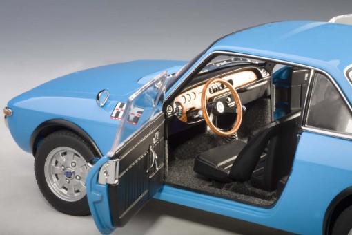 Lancia Fulvia 1,6HF fanalone, fabricant: Autoart, neuve au 1/18 - Collection