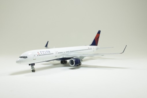 Gemini Jets Delta Airlines 757-200(W) N641DL die-cast model
