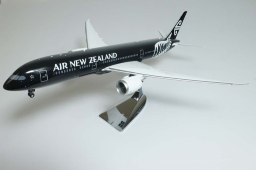 Phoenix Models  All New Zealand All Black B787-9  Reg# ZK-NZE  Comes with Stand Scale 1:200 Item: PH2ZK-NZE 20101 With landing gear and stand