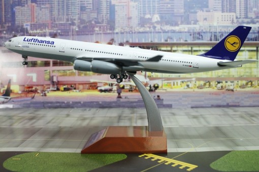 Lufthansa Airbus A340-300 D-AIGS Football Nose With Stand B-LH340- 001 InFlight Scale 1:200