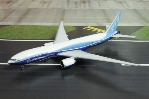 Boeing House Color “ZHENGHE” B777-200LR Reg. N6066Z Phoenix Models 11445 Scale 1:400