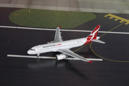 QantasLink Airbus A320 VH-VQS Phoenix 04193 Die-cast Scale 1:400