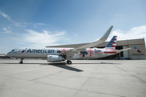 American Airbus A321 N162AA Stand Up to Cancer livery Bluebox scale 1:400
