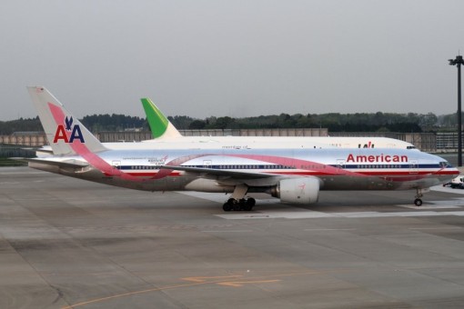 American Airlines Boeing B777-200ER “Breast Cancer Awareness” N759AN JC4AAL136 Scale 1:400