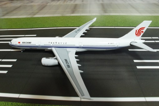 Air China Airbus A330-300 B-5977 With GSE! Aero Classics Scale 1:400