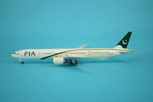 PIA Pakistan International B777-300 AP-BID