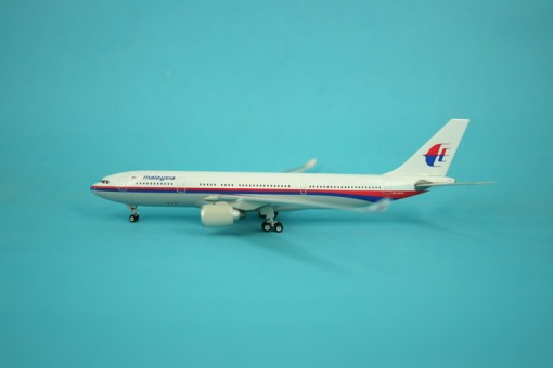 Malaysia Airlines Airbus A330-200 9M-MKW "1990s" Colors