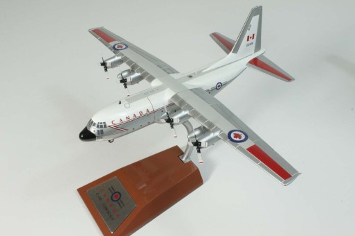 Canadian Air Force C-130 Reg 130306 w/stand Aviation AV21301014 Scale 1:200