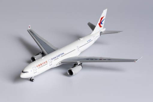 China Eastern Airlines Airbus A330-200 B-5975 中国东方航空 NG Models 61047 scale 1:400