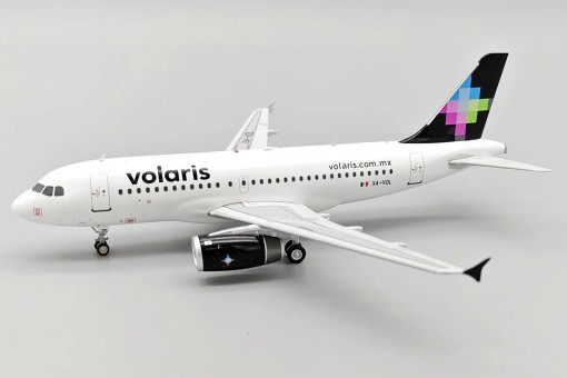 Volaris  A319 First Airbus A319-132  MX XA-VOL  N546VL with stand El Aviador EAV-A319 Scale 1:200