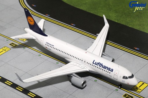 Lufthansa A320-200 Sharklets Reg# D-AIZP Gemini Jets G2DLH481 Scale 1:200