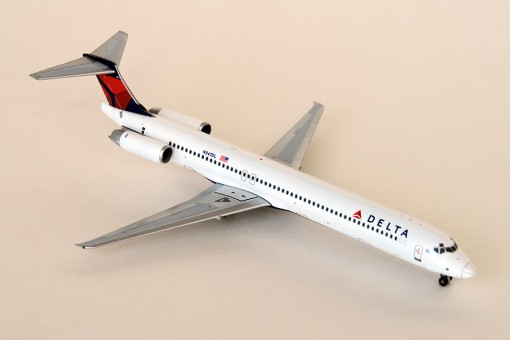 Gemini Jets die-cast scale models Delta McDonnell Douglas MD-88