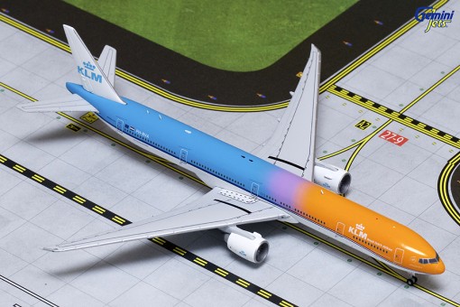 Gemini Jets KLM Boeing 777-300ER "Orange Pride" With Tug! Reg# PH-BVA GJKLM1586 Scale 1:400 